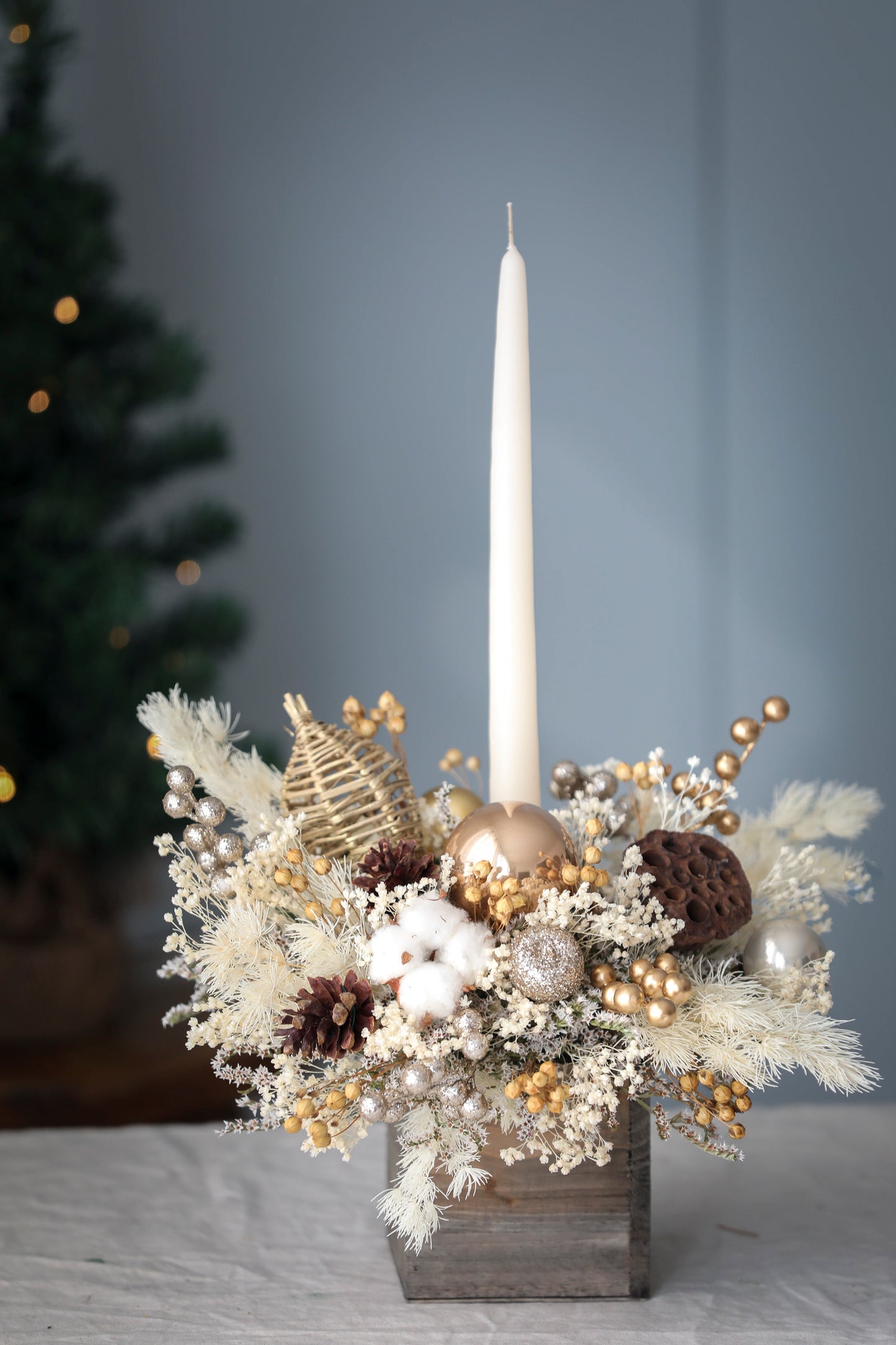 White & Gold Candle Centerpiece
