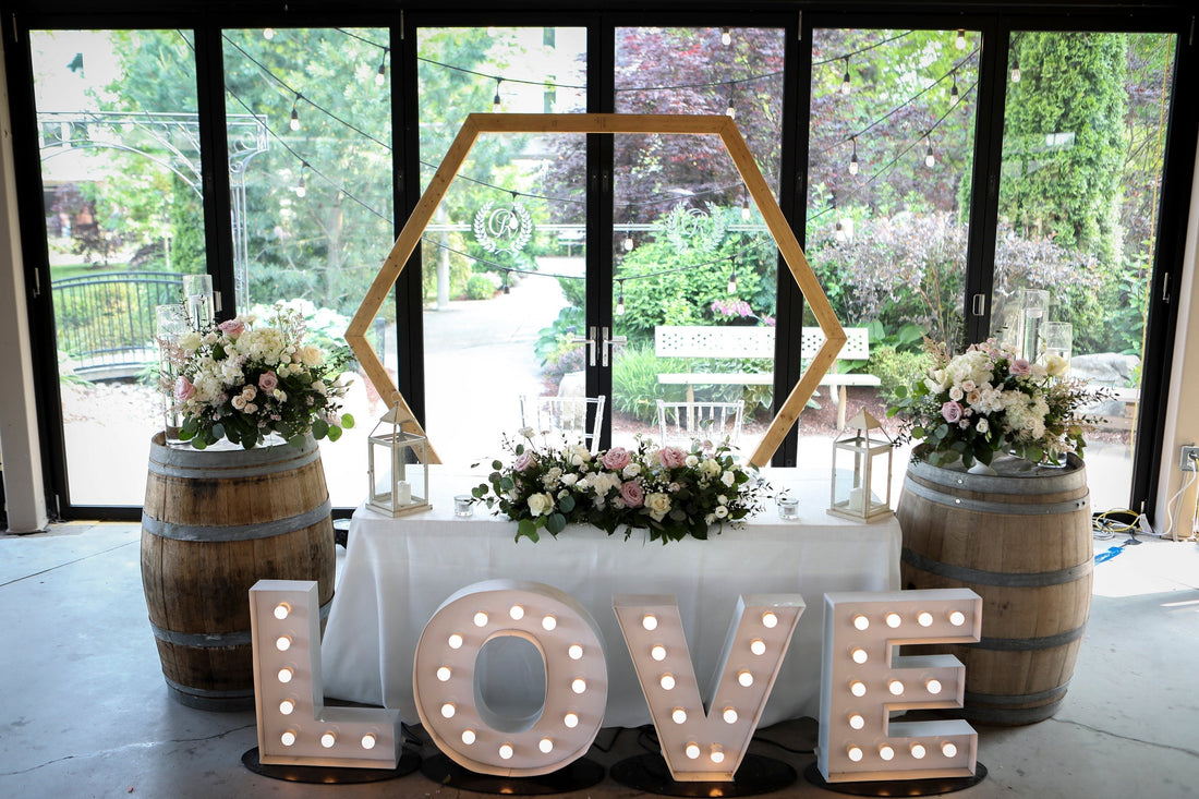 Club Roma wedding reception flowers in St. Catharines