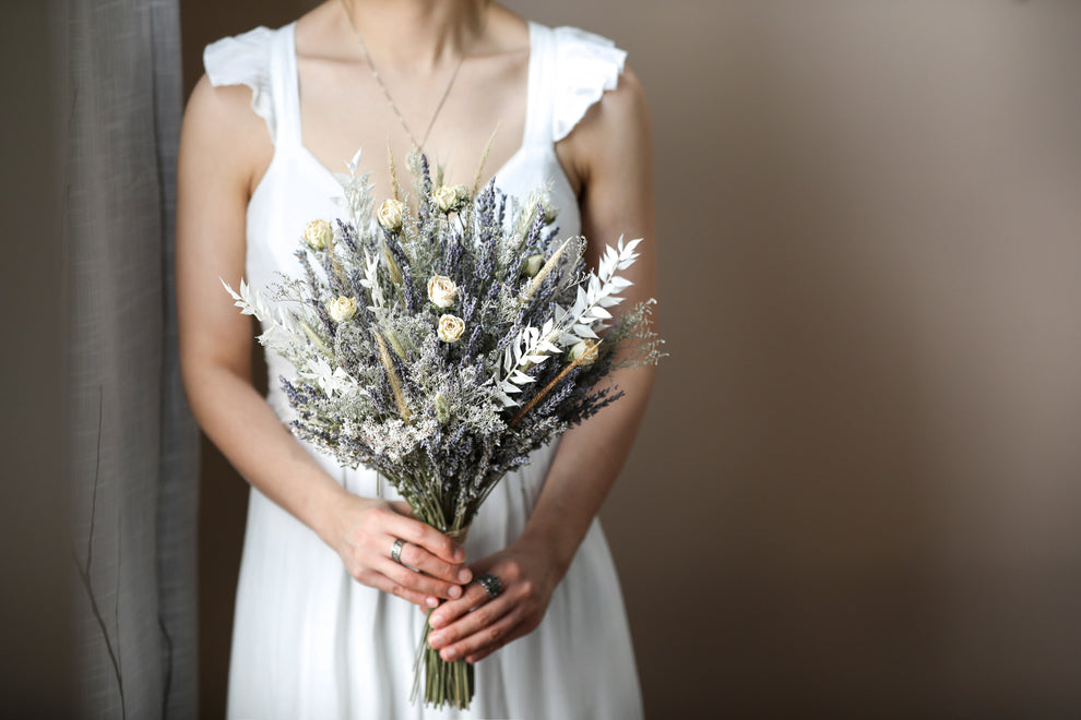 White roses & Lavender Bouquet – Heavenpartyflowers